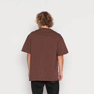เสื้อยืดแขนสั้นสีน้ำตาลสำหรับผู้ชาย คอกลม ทรงปกติ สวมใส่สบาย ผ้าฝ้ายถัก ดีไซน์เรียบง่าย สีพื้น - Product Image 3