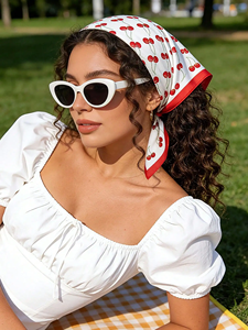 Foulard carré imprimé cerises pour femme, bandana tendance, foulard pour cheveux, cache-cou, accessoire léger au toucher soyeux pour femme - Product Image 1