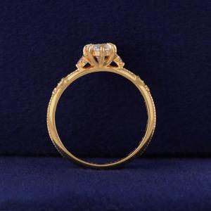Anillo de compromiso con diamante talla marquesa en oro amarillo con piedras redondas decorativas, delicado anillo nupcial para mujer y regalo para ella. - Product Image 4