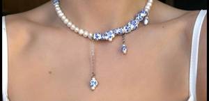 Collier ras du cou bleu et blanc à fleurs perlées avec perles et chaîne pour fête et mariage - Product Image 2