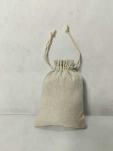 Pochette en toile de coton écologique blanche avec cordon de serrage pour cadeau - Product Image 3