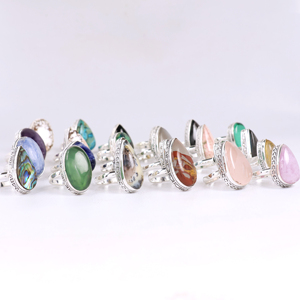 Anillos de latón chapado en plata de ley 925 hechos a mano para mujer, con gemas mixtas de cristal de mayo y cabujones surtidos en forma de lágrima y ovalados. - Product Image 3
