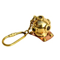 Porte-clés Casque de Plongée Vintage en Laiton - Léger et Étanche, Tendance Mode, Design Personnalisable, Thème Nautique, Cadeau de Noël