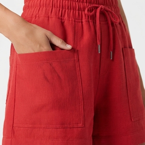 Shorts pour femmes en polyester à taille élastique, couleur unie, formel, taille mi-haute, avec poches, en tissu tricoté respirant, coupe classique, séchage rapide - Product Image 5