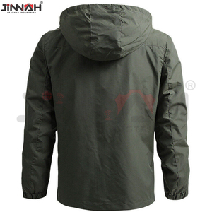 เสื้อแจ็คเก็ตกันลมกันน้ำน้ำหนักเบาสำหรับผู้ชาย แบบ OEM คอตั้ง มีฮู้ด ระบายอากาศได้ดี คุณภาพสูง สำหรับตกปลา - Product Image 2