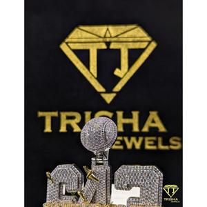 Pendentif personnalisé élégant serti de diamants Moissanite VVS, en argent sterling 925, accessoire Hip Hop par Trisha Jewels - Product Image 5