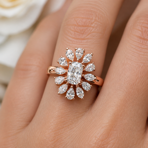 Bague de fiançailles de luxe en or 14 carats avec diamant de laboratoire taille radiant, grappe florale, halo de feuilles de diamant marquise, personnalisable OEM ODM - Product Image 3