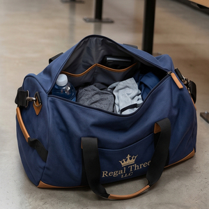 Sac de voyage en toile marine Regal Three LLC avec fermeture éclair, sac de sport de luxe durable unisexe - Product Image 2