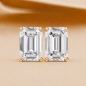 Pendientes de Diamantes con Corte Esmeralda, Chapados en Oro Amarillo de 14K, con Moissanita Engastada en Garras, Regalo de Cumpleaños - Product Image 1