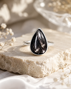 Bague en argent 925 sertie de pierres précieuses d'hypersthène noire naturelle en forme de poire pour femme, idéale pour un anniversaire - Product Image 4