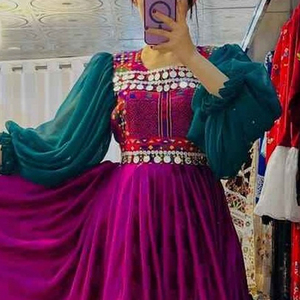 Nouvelle arrivée : Robes de mariée afghanes Kuchi modernes, longueur genoux, faites à la main, broderies tribales multicolores, appliques, robe afghane Kuchi. - Product Image 5