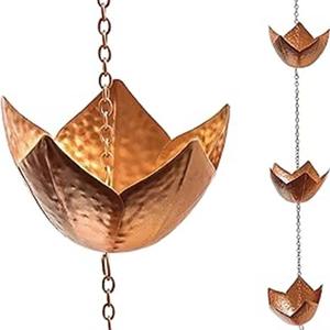 Cadena de lluvia metálica de diseño imaginativo que reemplaza los bajantes tradicionales con una elegancia escultural. - Product Image 1