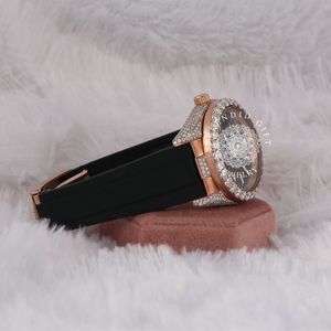 Splendide montre analogique à quartz pour homme, incrustée de diamants/moissanite, boîtier en argent de 28 mm, verre saphir, fermoir papillon – Cadeau de luxe - Product Image 6