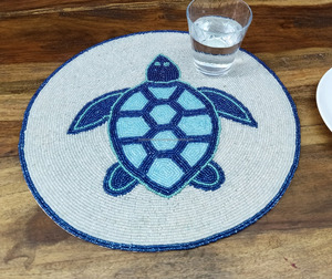 Salvamantel Redondo Azul con Cuentas de Tortuga, Hecho a Mano con Cuentas de Semillas, Decoración de Mesa de Comedor con Temática Marina y Costera, Decoración para el Hogar - Product Image 5