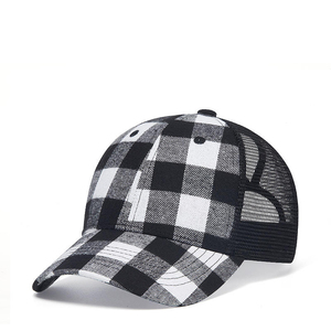 หมวกแก๊ปทรง Trucker สีแดงดำแบบปรับได้ สไตล์สตรีทสปอร์ต 6 แผง ผลิตจากโพลีเอสเตอร์ 100% สำหรับทุกเพศ  รับสกรีนโลโก้ตามสั่ง - Product Image 3
