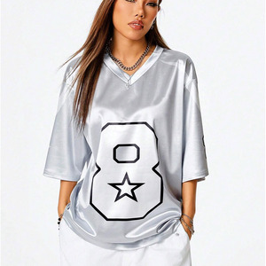 Camiseta Gráfica de Satén Oversize para Mujer al por Mayor, Estilo Y2K Streetwear, Cuello en V, Personalizable con Número OEM - Product Image 4