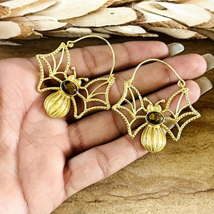 Pendientes Boho de Último Diseño, Joyería Tribal de Latón para Mujer, Chapados en Oro de 18k, Aros Góticos con Diseño de Murciélago y Ojo de Tigre, para Venta al por Mayor/OEM/ODM - Product Image 4