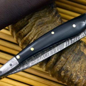 Couteau de chasse TIBERIAL en acier Damas, lame à pointe tombante, manche en Micarta avec étui en cuir, OEM disponible - Product Image 3