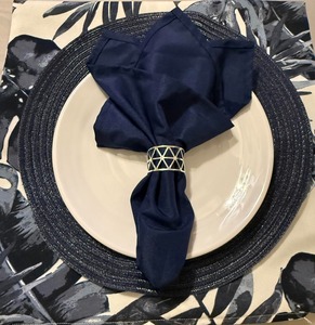 ที่ใส่ผ้าเช็ดปากลายสามเหลี่ยมโลหะสีเงินพรีเมียม สำหรับงานเลี้ยงอาหารค่ำอย่างเป็นทางการ  แหวนผ้าเช็ดปากลายฉลุเรขาคณิตสีเงินตกแต่ง - Product Image 2