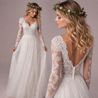Robe de mariée élégante ivoire style bohème grande taille, col en V profond, manches longues, appliques en dentelle, coupe trapèze en tulle, traîne balayante, respirante