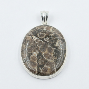 Colgante de lujo inspirado en la naturaleza marina con textura abstracta de concha natural, hecho a mano en plata de ley 925. - Product Image 1