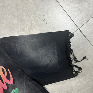 Camiseta de cuello redondo Up Felt Custom Heavyweight, 100% algodón, corte holgado, estampado serigrafiado, estilo streetwear, unisex. - Product Image 5