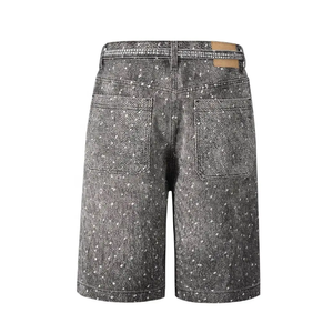 Shorts de mezclilla para hombre al por mayor, estilo hip hop de verano, descoloridos por el sol, con pedrería, estampado personalizado en relieve y lavado ácido. - Product Image 3