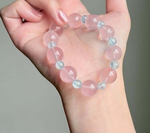 Pulsera de Resina Contemporánea con Patrón Artístico Único, Accesorio de Moda para Mujeres y Niñas en Todo el Mundo - Product Image 2