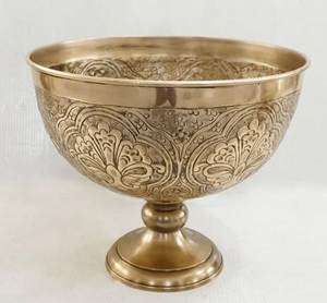 Tazón de metal de lujo con diseño en relieve de latón, forma personalizada para servir ensaladas o frutas, acabado dorado, tazón de metal para frutas. - Product Image 5