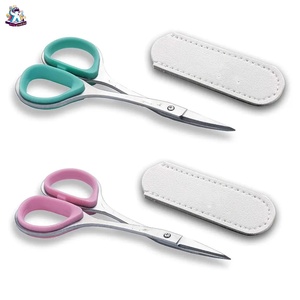 Ciseaux à cuticules Ryzer Studio de haute qualité, sûrs et en acier inoxydable, avec étui en cuir, pour la maison et la beauté. - Product Image 4