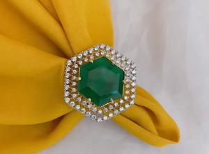 Anillo ajustable de diseño moderno con acabado dorado de la mejor calidad para uso en funciones, fiestas y bodas, colección para mujeres y niñas. - Product Image 2