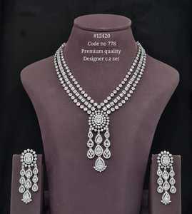Ensemble collier et boucles d'oreilles vintage imitation rhodium plaqué avec zircone cubique et pierres vertes en forme de goutte pour femme, bijoux de mariage - Product Image 2