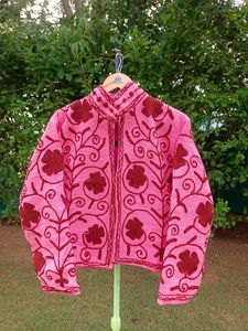 Blouson bomber tricoté à la main pour l'automne |   Vêtements d'extérieur unisexes de qualité supérieure, écologiques et respirants |   Vêtements de boutique haut de gamme - Product Image 4