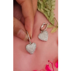 Boucles d'oreilles pendantes en zircon CZ plaqué argent de qualité supérieure, élégantes, pour femme, pour les soirées, collection mode. - Product Image 2