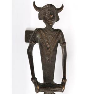 Homme tibal de 9 pouces fait à la main avec poignée de porte Dholak Article de décoration unique Fabriqué en Inde Article artisanal - Product Image 2