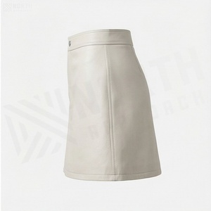 Jupe courte en similicuir pour femme, coupe trapèze, avec poche, couleur unie brillante, design minimaliste, taille normale, à porter toute l'année - Product Image 3