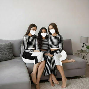 Conjunto de faldas personalizadas OEM de alta calidad para mujer, top corto con capucha y estampado de logotipo informal, conjunto de faldas con capucha para invierno. - Product Image 2