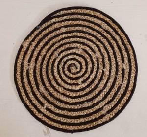 Salvamanteles espiral redondo hecho a mano con fibra natural de yute y algodón, ideal para mesas de comedor ecológicas en el hogar y restaurantes. - Product Image 3