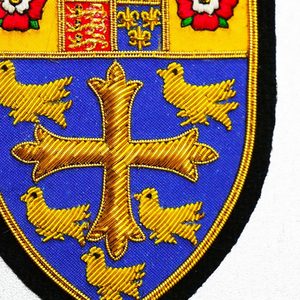 Insignias de Alta Calidad Disponibles en Grandes Cantidades, Parches Profesionales Hechos a Medida, Insignias Bordadas y Parches de Tallas Grandes - Product Image 3