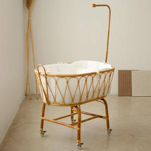 Lit bébé en rotin naturel confortable pour bébés, berceau en cannage pour nouveau-nés - Product Image 1