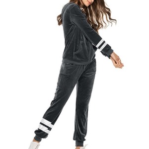 Ensemble de survêtement en velours polaire pour femme, hiver, à capuche, manches longues, couleur unie, tenue décontractée de jogging avec poches latérales et cordon de serrage - Product Image 1