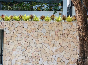 Revestimiento de Pared de Piedra Natural Ecológica Amarilla Crazy Flagstone para Fachadas, Pilares de Puertas, Villas y Resorts en Vietnam, Piedra Thanh Thanh Tung YCF - Product Image 4