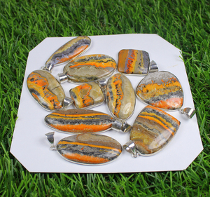 Vente en gros de pendentifs en argent sterling 925 plaqué avec pierres précieuses naturelles de jaspe abeille, assortiment de bijoux artisanaux en pierre opaque en vrac - Product Image 6