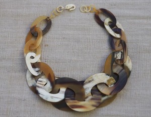 Collar de Anillos y Cuentas de Cuerno Natural Moderno y Ecológico para Decoración de Bodas, Artesanía de la India por Perfect Enterprises - Product Image 3