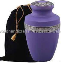 Vente chaude de haute qualité belle conception en laiton adulte urnes de crémation pour cendres urnes faites à la main urnes funéraires - Product Image 4