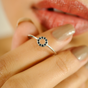 Anillo Minimalista de Oro Sólido de 14k con Zafiro Azul - Conjunto de Anillos de Boda - Product Image 1