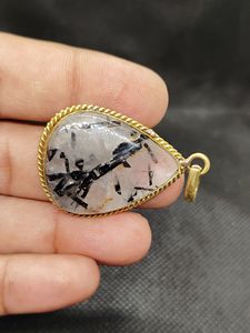 Pendentif Fantastique en Quartz Rutile Noir et Laiton, Pierre Précieuse Puissante, Cadeau Élégant pour Femme, Port Quotidien, Énergie et Concentration, Pièce d'Inspiration - Product Image 2