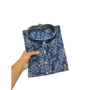 BANDHANI EN SOIE DOUX IMPRIMÉ À LA MODE POUR HOMME KURTA AVEC PAYJAMA BLEU - Product Image 1