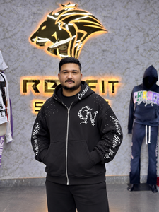 Sweat à capuche zippé oversize pour homme en molleton noir, style streetwear, avec logo imprimé sur le devant et détails pailletés - Product Image 1