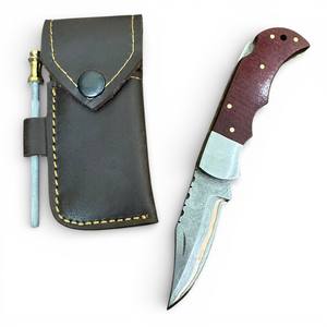 Couteau pliant artisanal en acier Damas avec logo personnalisé, verrouillage arrière, pour la chasse, EDC, allume-feu, lame en acier inoxydable, manche en bois - Product Image 1